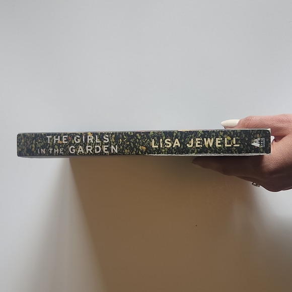 3/$20 The Girls in the Garden book - Picture 4 of 4